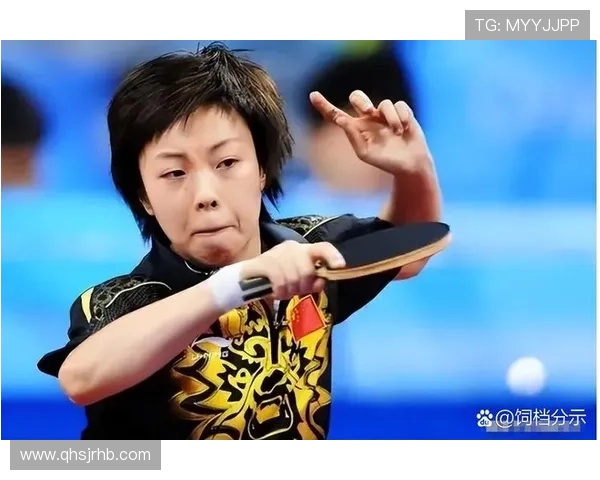 张怡宁打完比赛顺手把对手的球拍放进了自己包里